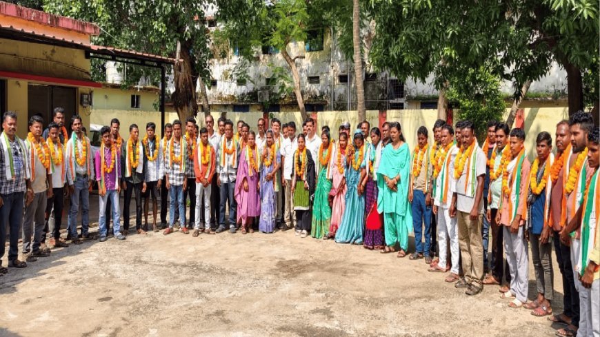 बीजापुर: नेमेड में 46 युवाओं और महिलाओं ने थामा कांग्रेस का हाथ, विधायक विक्रम मंडावी ने किया स्वागत