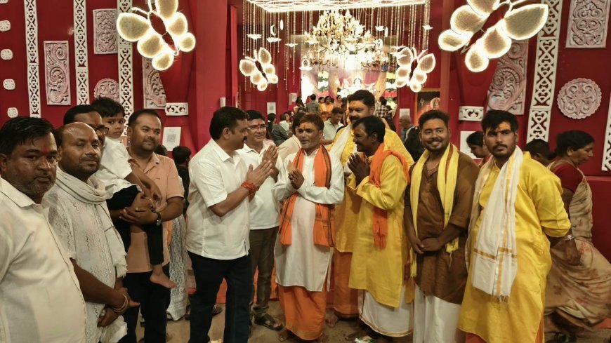 बीजापुर विधायक विक्रम मंडावी ने नवरात्रि के पावन अवसर पर विभिन्न दुर्गा पंडालों में की पूजा-अर्चना, क्षेत्र की सुख-समृद्धि की कामना की